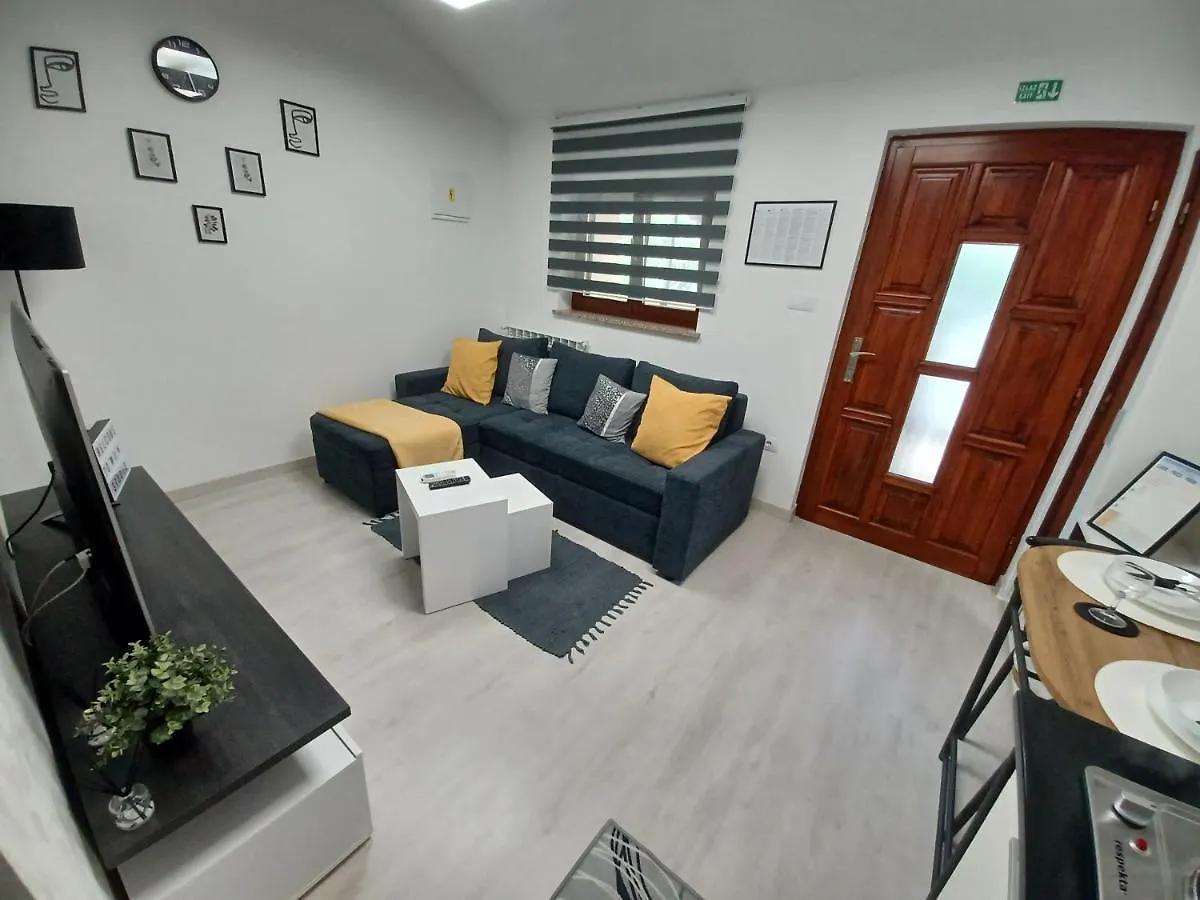 Studio D Vinkuran 0*,  Croatia